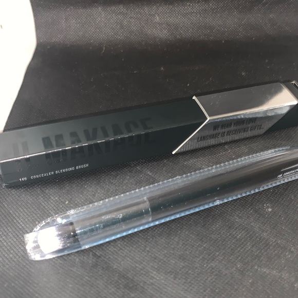 IL MAKIAGE Other - COPY - IL Makiage Concealer Blending Brush